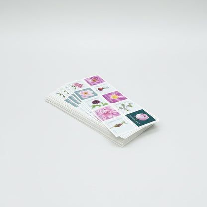 Häfte med 10st självhäftande frimärken med motivet rosor –  Enligt PostNords aktuella portotabell